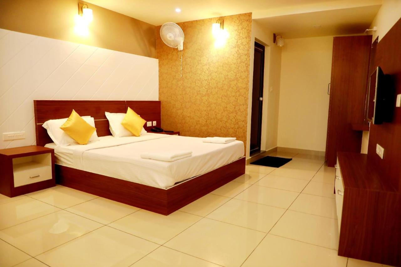 Wayanad Royal Crown Hotel Kalpetta Exterior photo